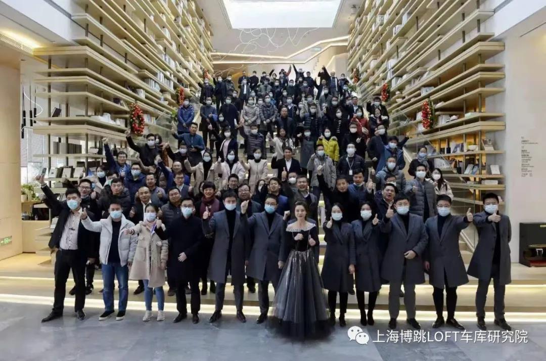 门头沟全国一百多人在华侨城汉口道6号参观研讨LOFT专利车库技术！
